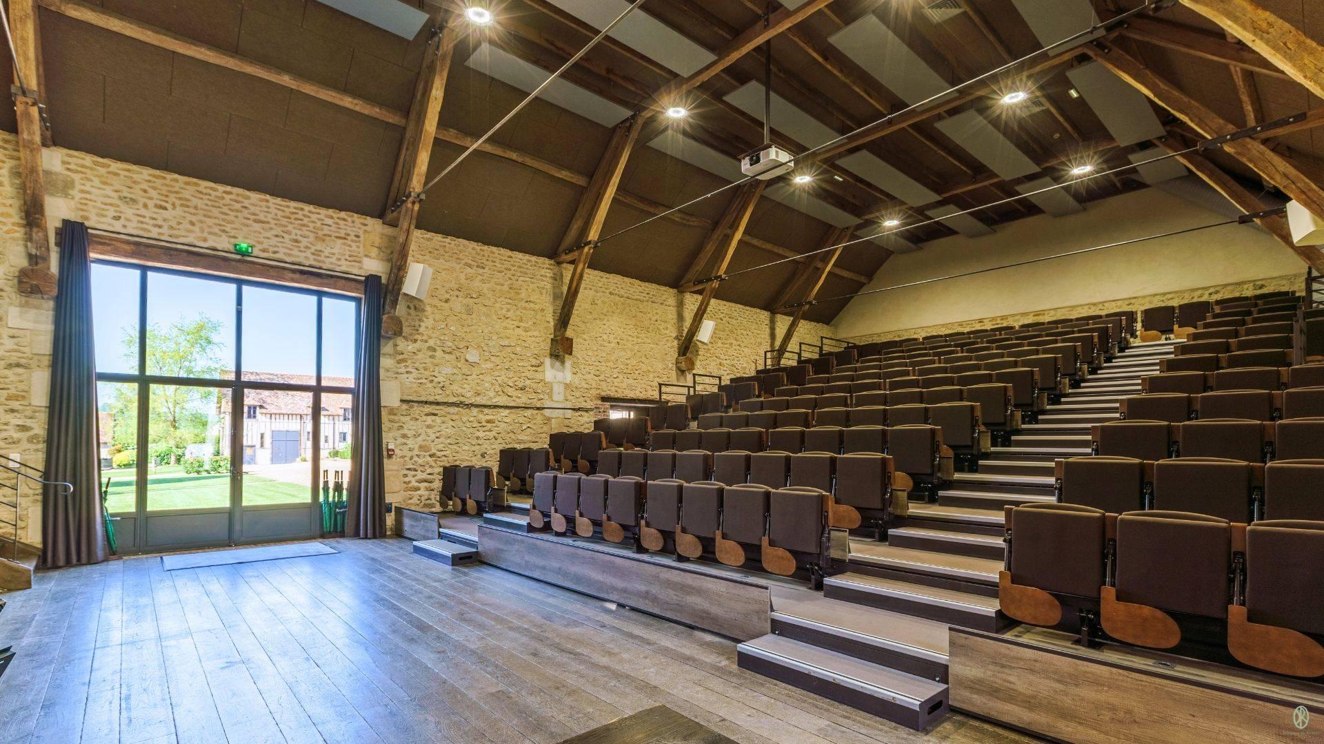 L' Amphithéâtre - 176 personnes max